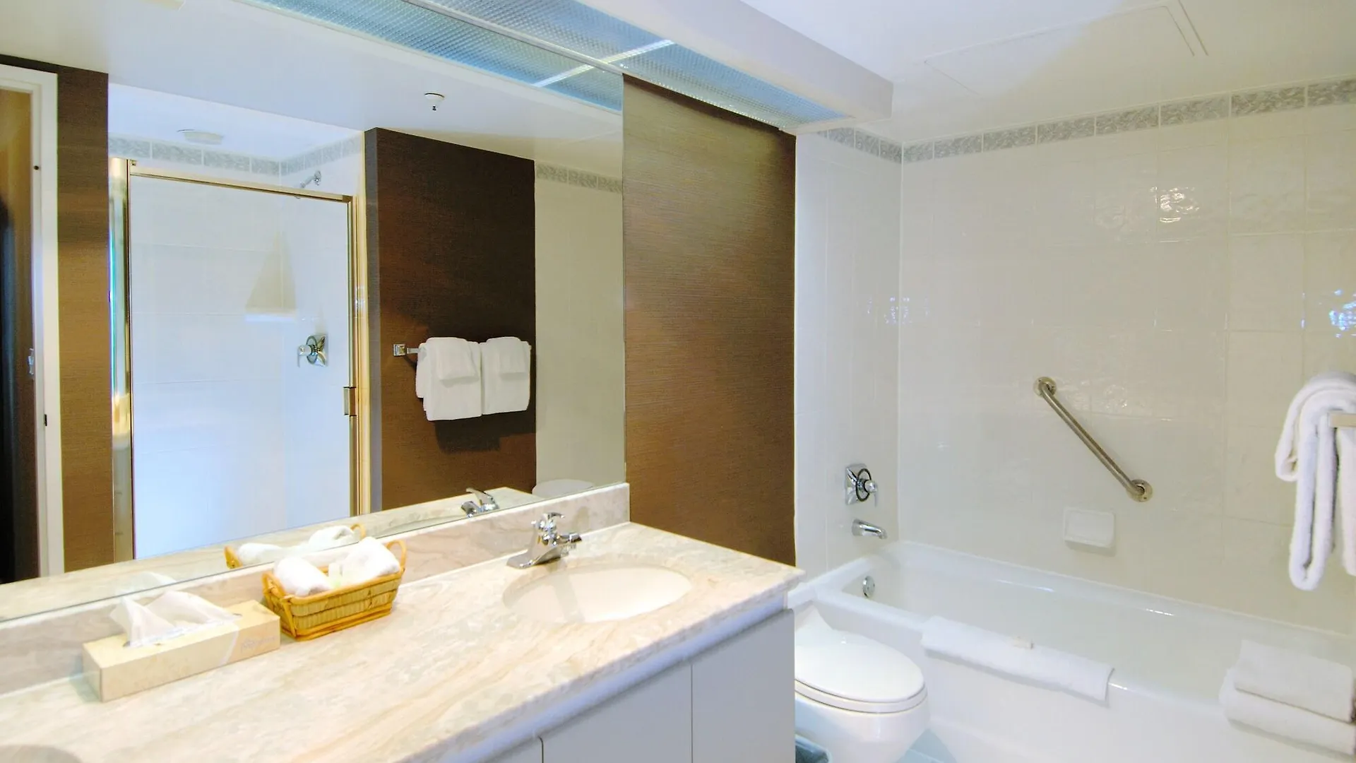 Landis Hotel And Suites Vancouver