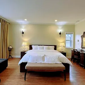 Super Cosy 8bed & 6bath In Heart Near To Airport And Downtown Vancouver