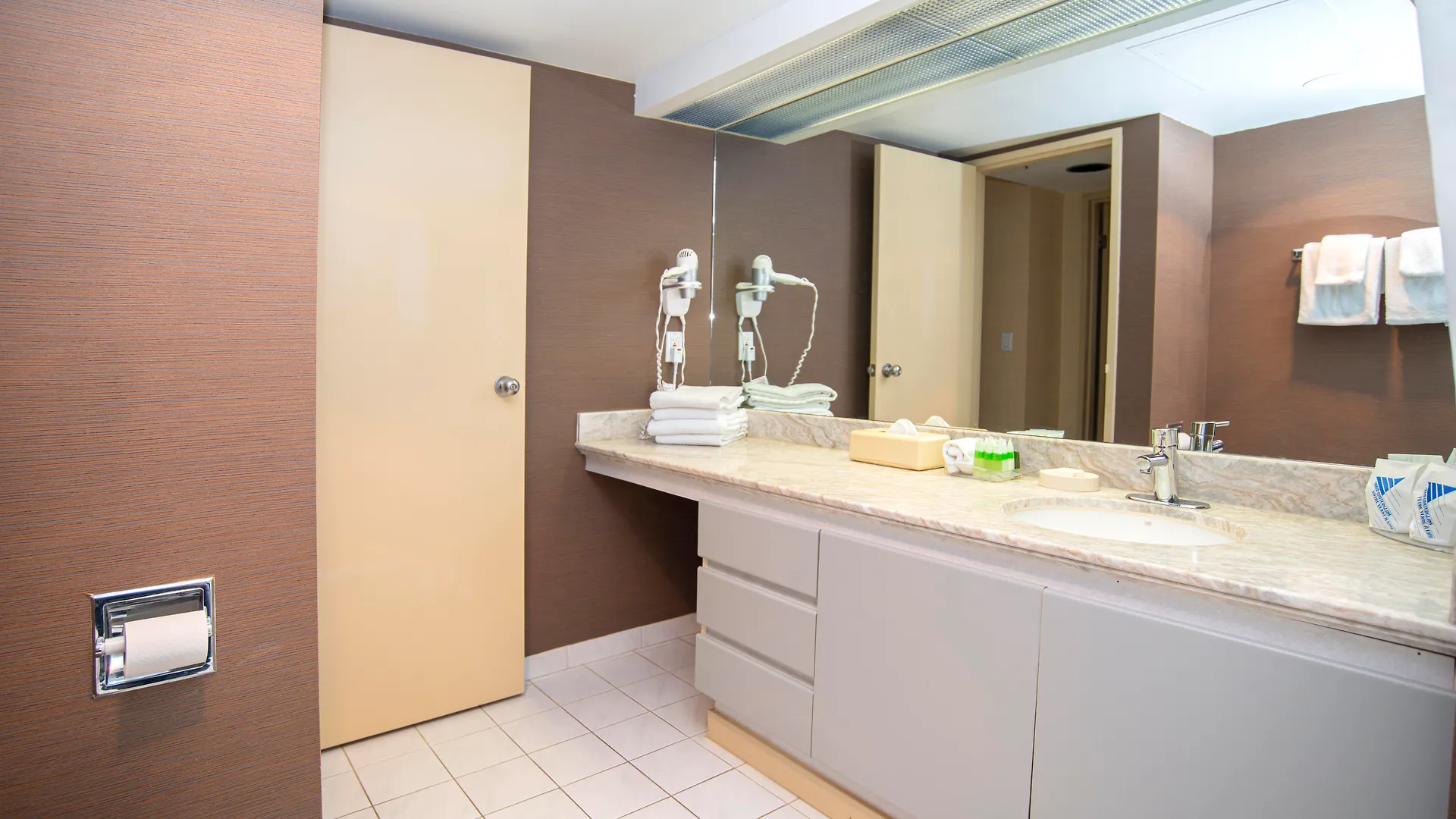 Landis Hotel And Suites Vancouver 3*,